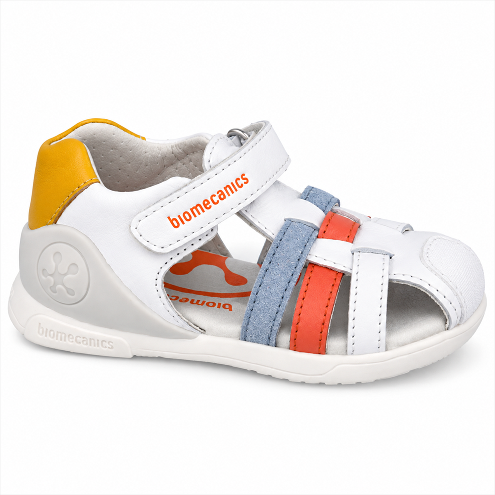 Biomecanics Closed White Sandal