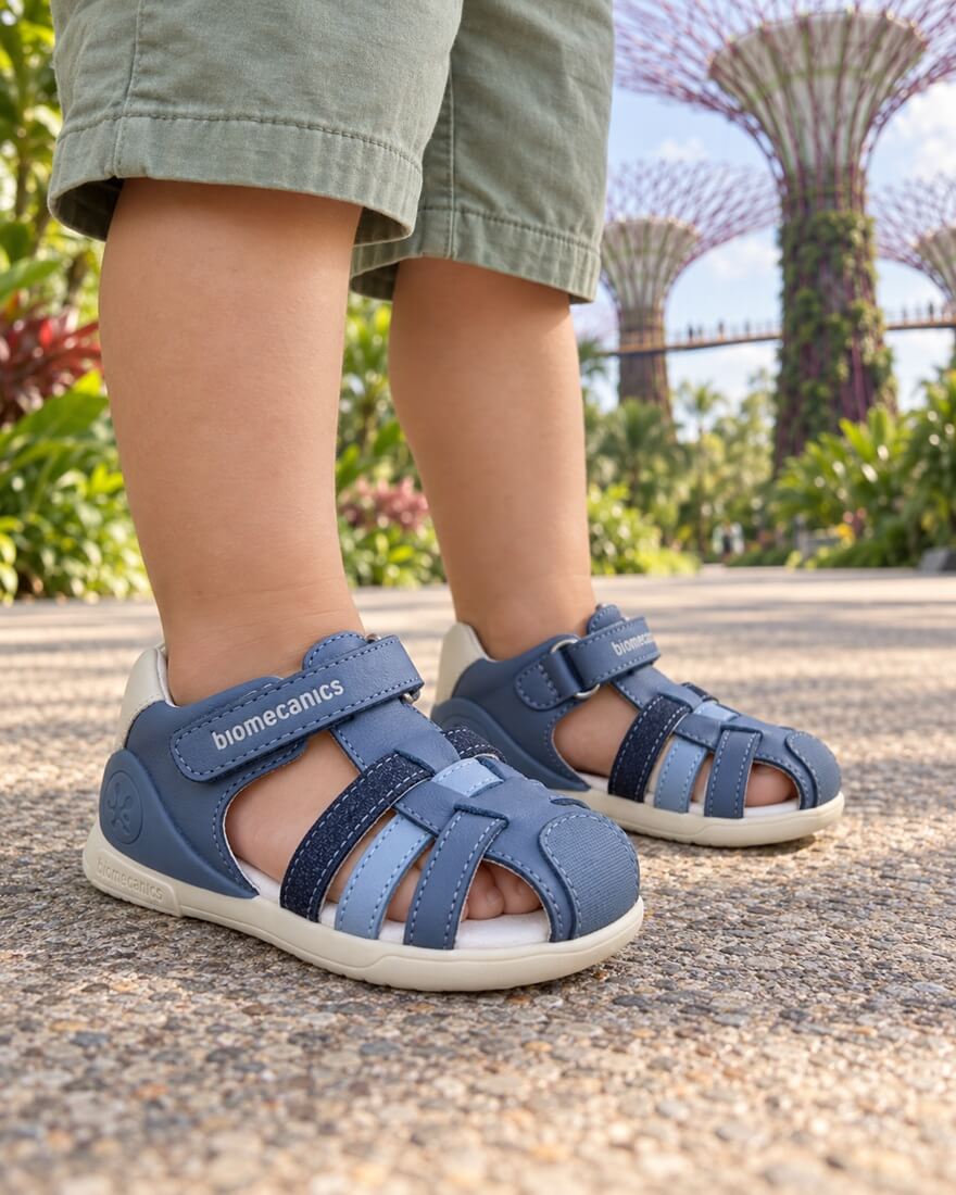 Biomecanics Closed Blue Sandal
